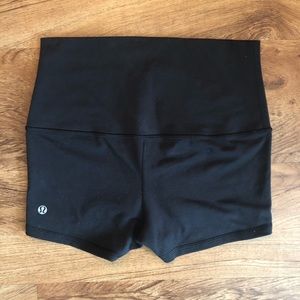 lululemon athletica Shorts - Lululemon wunder under short size 4 lululemon athletica Shorts - Lululemon wunder under short size 4